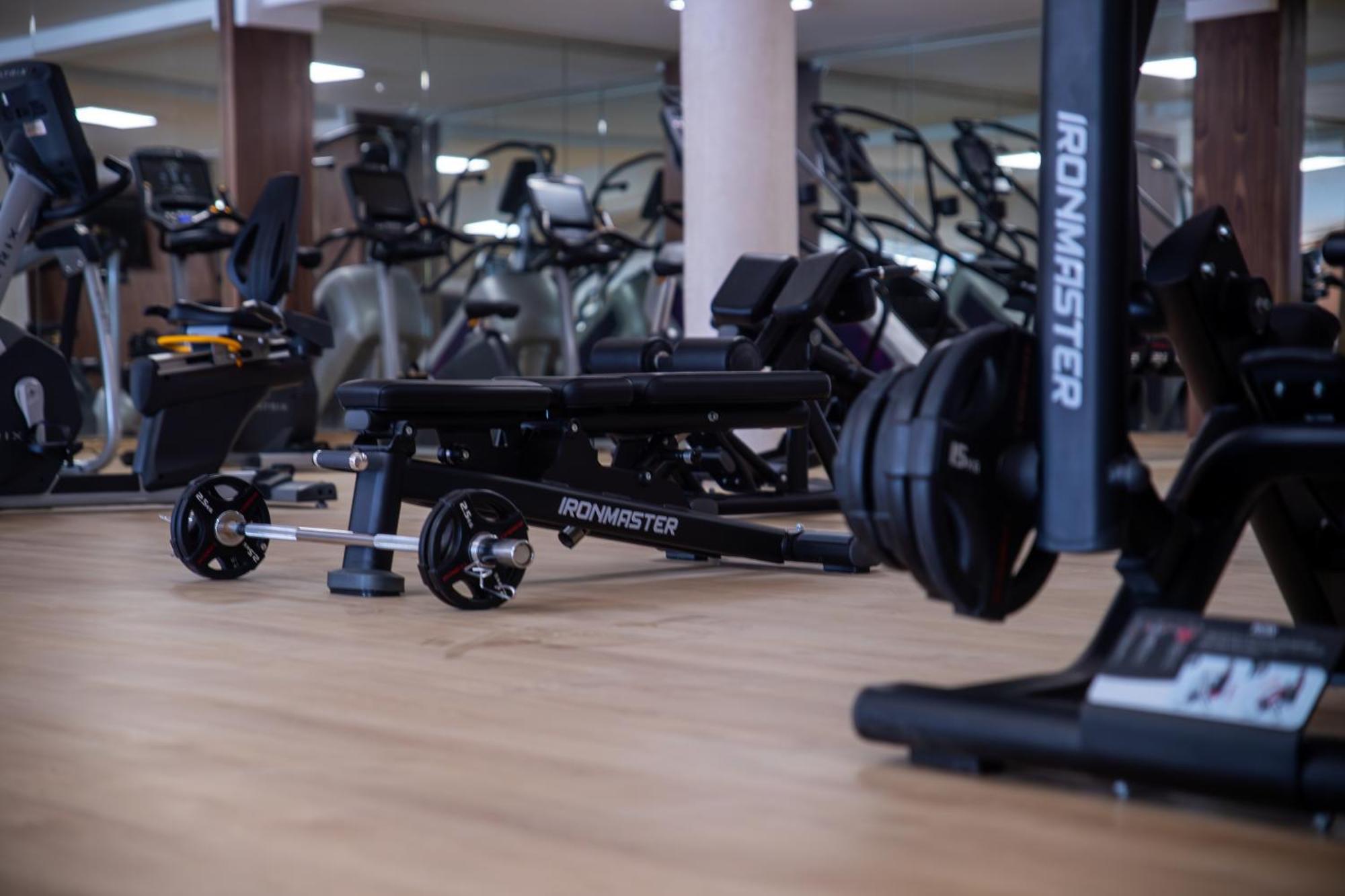 Dominium Palace Агадир Экстерьер фото A Hammer Strength ground-based squat rack